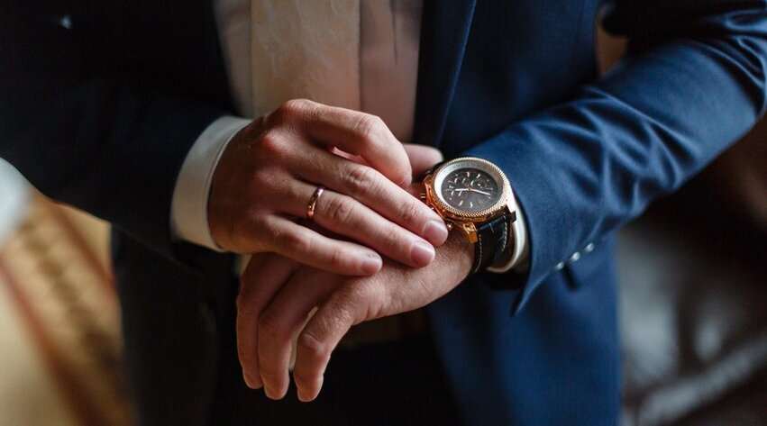 How To Use A Spy Watch Camera